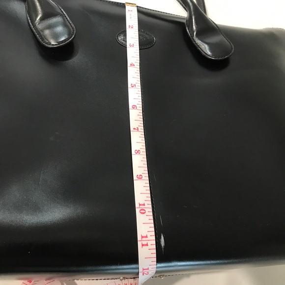 Tod’s Iconic Lady Di Black Tote - Picture 14 of 16